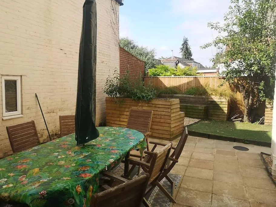 6 En-Suite Bedrooms; Garden; Driveway;Pet Friendly-1